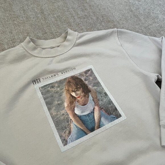 Taylor Swift 1989 TV Crewneck Merch Sweatshirt XS With Seagulls - Picture 3 of 9